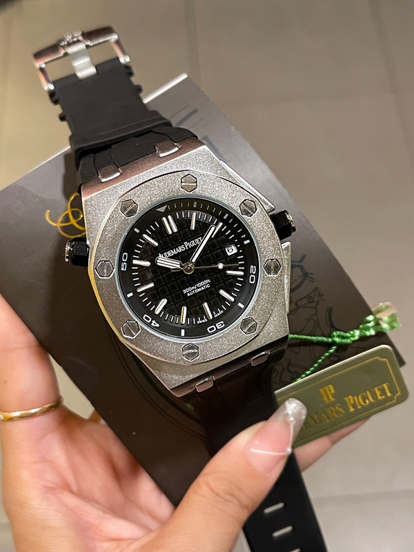 ブランド時計全体デザイン